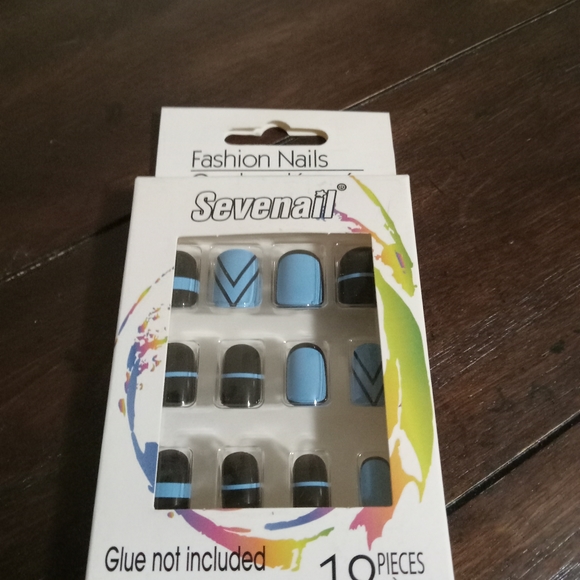 Nail Kit - Picture 3 of 9